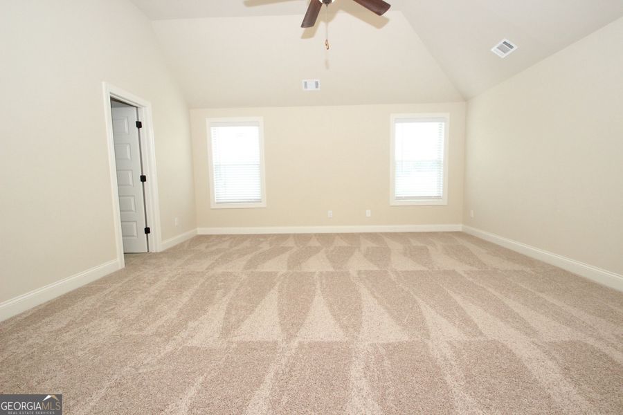 Spacious, unfurnished interior of a new home in Greystone, Forsyth (Image 7).