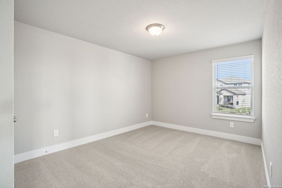 Spacious, unfurnished interior of a new home in Lark Canyon, New Braunfels (Image 32).