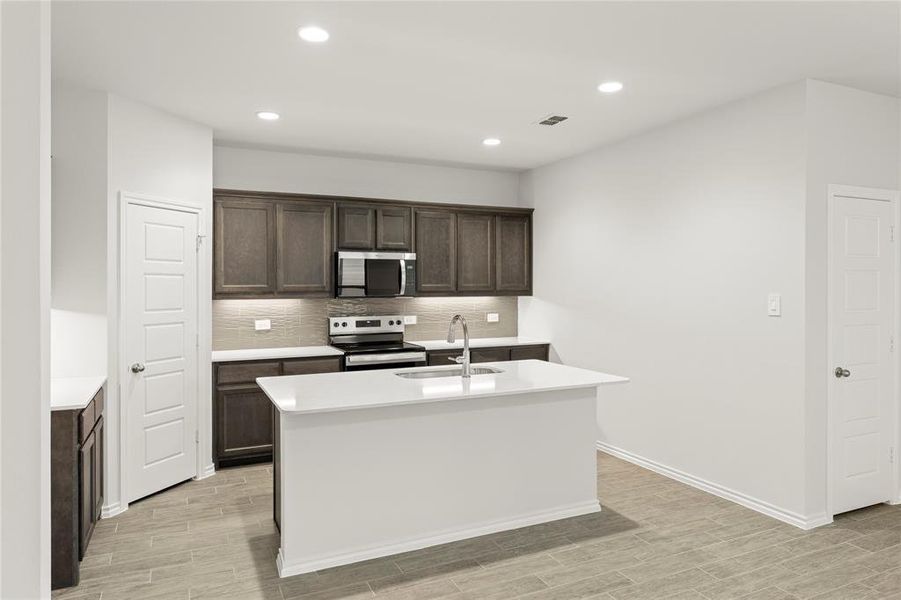 13. 1617 Meadow Crest - Kitchen (3) 13. 1617 Meadow Crest - Kitchen (3)