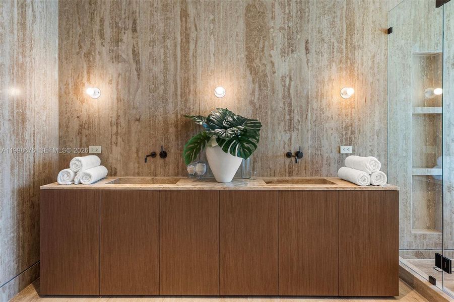 Image 70 of a home in .