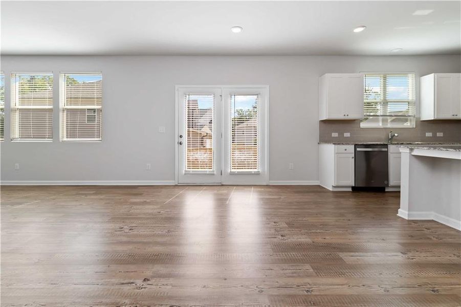 Spacious, unfurnished interior of a new home in , Atlanta (Image 35).