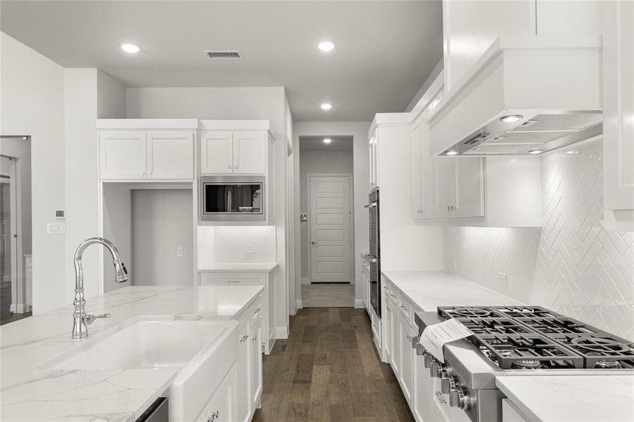 14. 3208 Patterson - Kitchen (3)