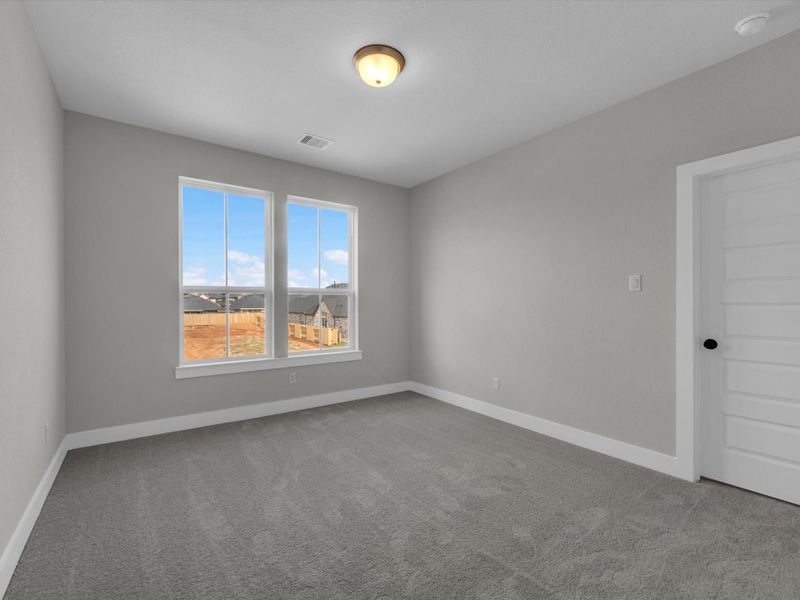 Spacious, unfurnished interior of a new home in Oakhill Reserve, Tomball (Image 16).