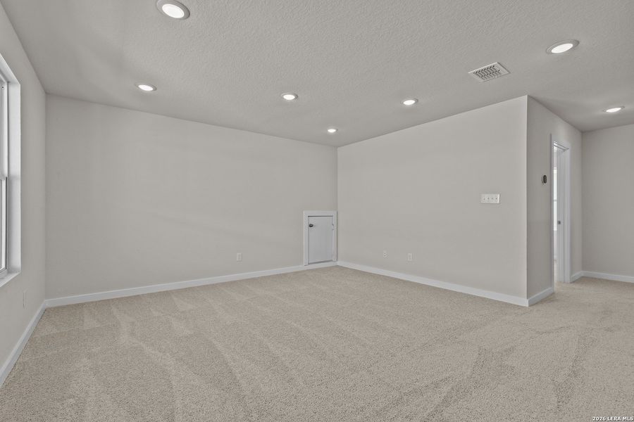 Spacious, unfurnished interior of a new home in Mesa Vista, San Antonio (Image 16). Spacious, unfurnished interior of a new home in Mesa Vista, San Antonio (Image 16).
