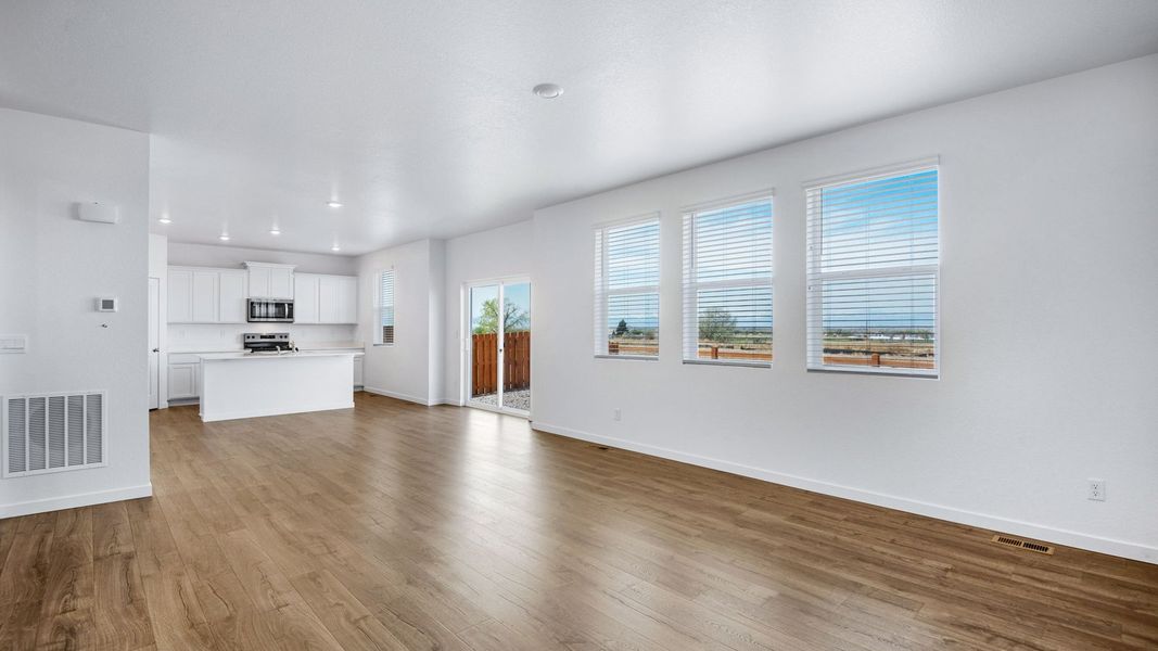 Spacious, unfurnished interior of a new home in Vista Meadows, Fort Lupton (Image 24).