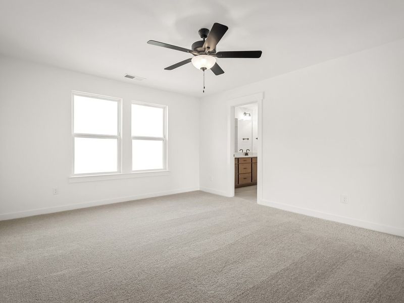 Spacious, unfurnished interior of a new home in Woods Crossing, Gallatin (Image 37).