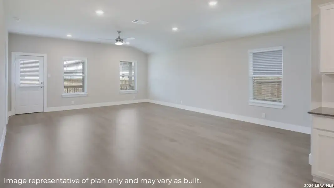 Spacious, unfurnished interior of a new home in Veranda, San Antonio (Image 12).