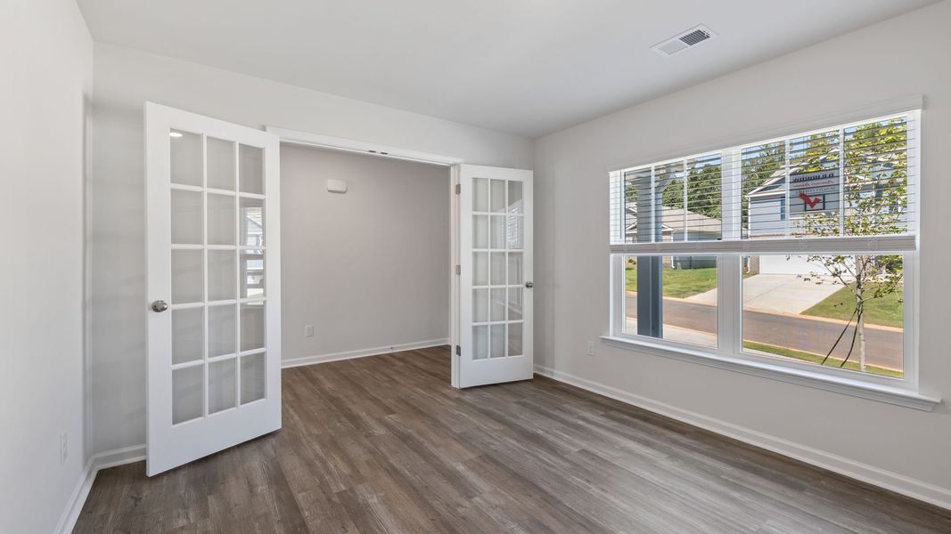 Spacious, unfurnished interior of a new home in Cedar Gap, Fountain Inn (Image 17).