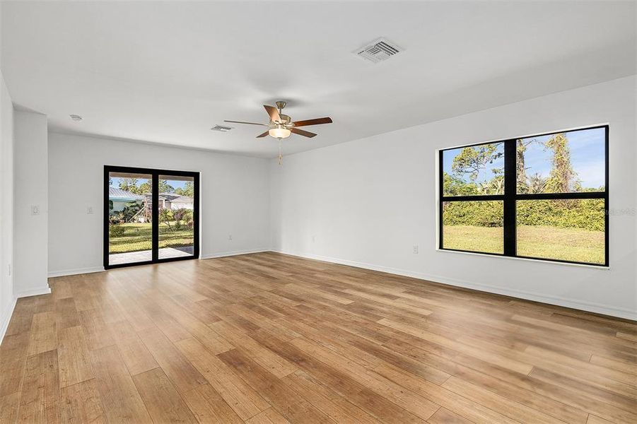 Spacious, unfurnished interior of a new home in , North Port (Image 9).