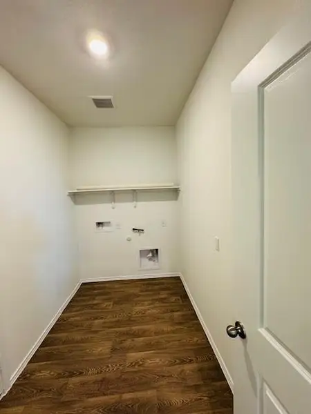 Spacious, unfurnished interior of a new home in Durango, Mustang Ridge (Image 4).