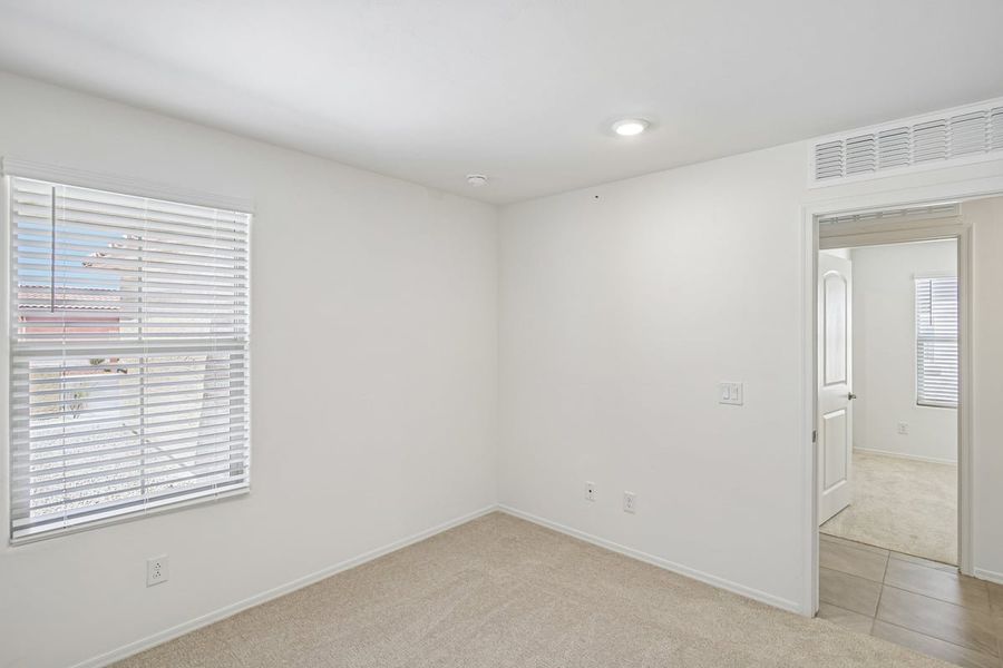 Spacious, unfurnished interior of a new home in Mandarina Reserve, Marana (Image 23).