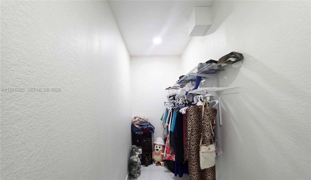 Close-up of interior finishes inside a home in , Clewiston (Image 20).