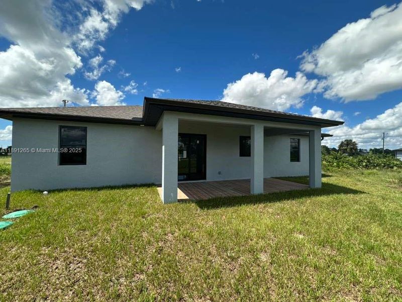 Exterior details and patio area of a home in , Lehigh Acres (Image 2).