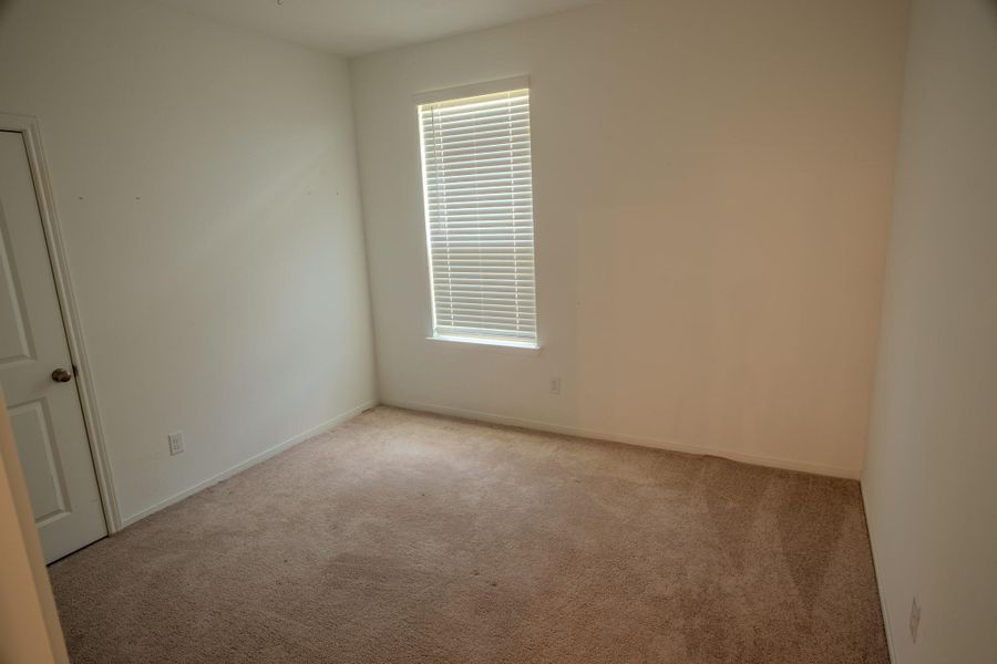 Spacious, unfurnished interior of a new home in Mustang Ridge, Alvin (Image 19).