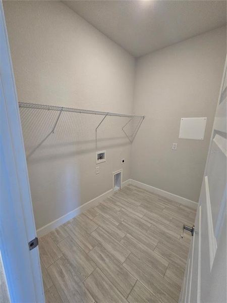 Spacious, unfurnished interior of a new home in Wyld Palms, Inverness (Image 14).