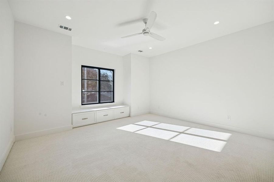 Spacious, unfurnished interior of a new home in , Dallas (Image 27).