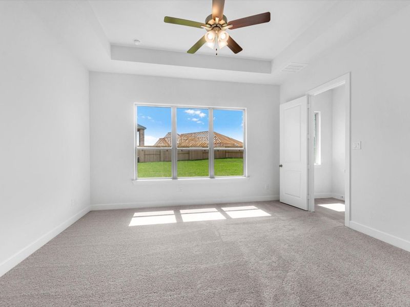 Spacious, unfurnished interior of a new home in Sienna, Missouri City (Image 13).