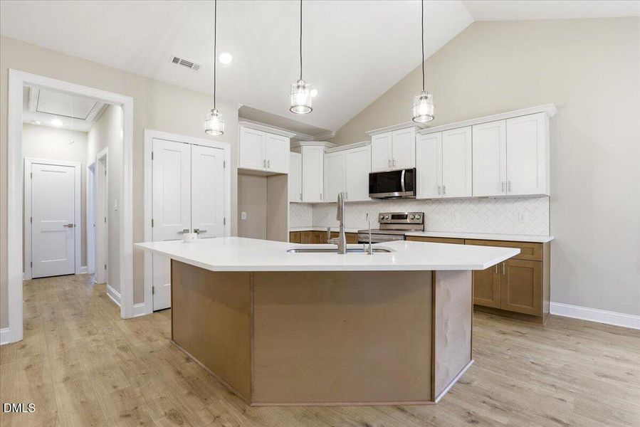 13-7379 Hill Rd-13
