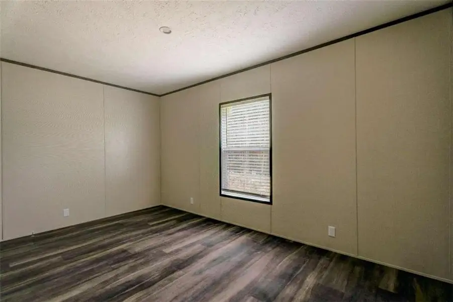 Spacious, unfurnished interior of a new home in , Ellijay (Image 18).