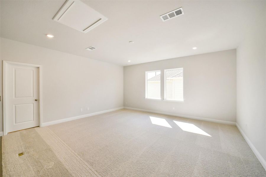 Spacious, unfurnished interior of a new home in Sienna 65', Missouri City (Image 21).