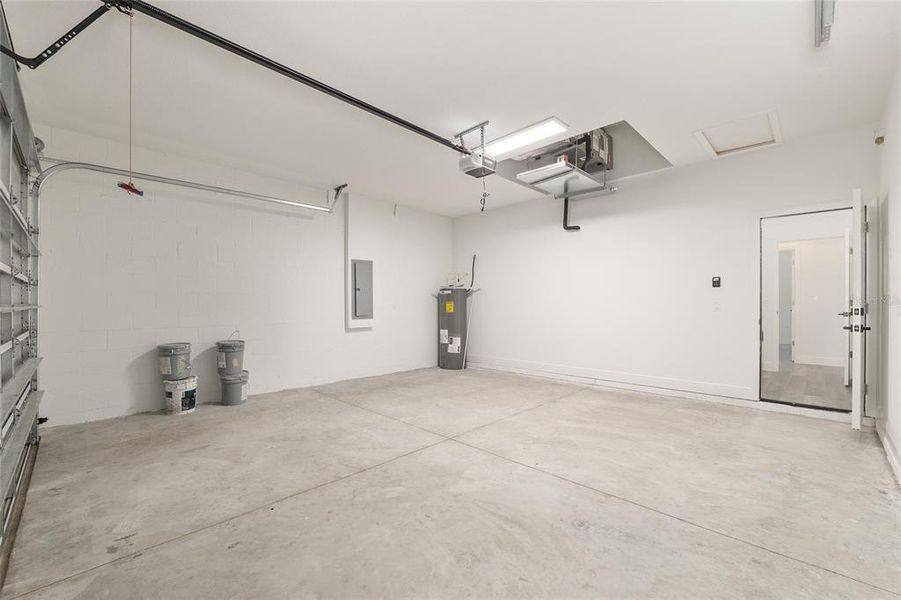 Spacious, unfurnished interior of a new home in , Dunnellon (Image 49).