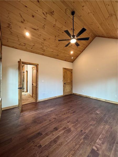 Spacious, unfurnished interior of a new home in , Ellijay (Image 10).