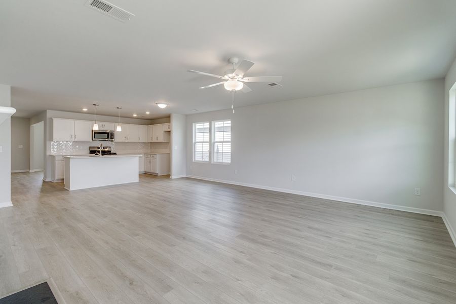 Spacious, unfurnished interior of a new home in Winston Point, Gilbert (Image 21).