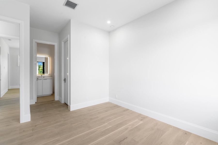 Image 20 of a home in .