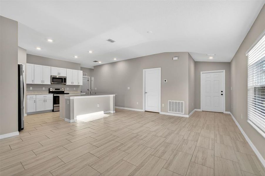 Spacious, unfurnished interior of a new home in , Riverview (Image 17). Spacious, unfurnished interior of a new home in , Riverview (Image 17).