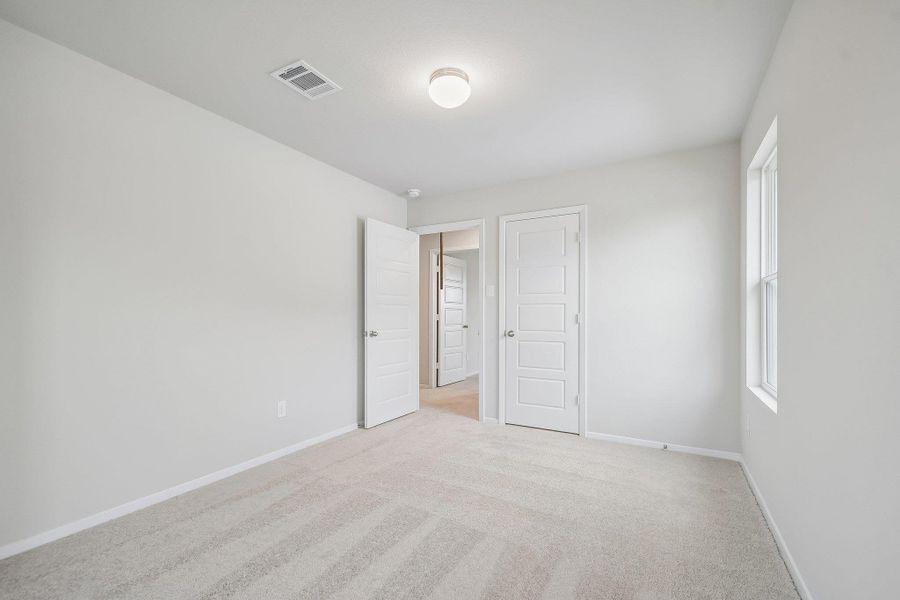 Spacious, unfurnished interior of a new home in Hymeadow, San Marcos (Image 17).