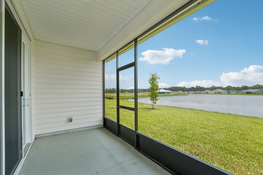 Exterior details and patio area of a home in Hawkes Meadow, Jacksonville (Image 19).