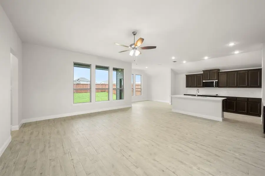 325 Comfort- Living Room-1 325 Comfort- Living Room-1