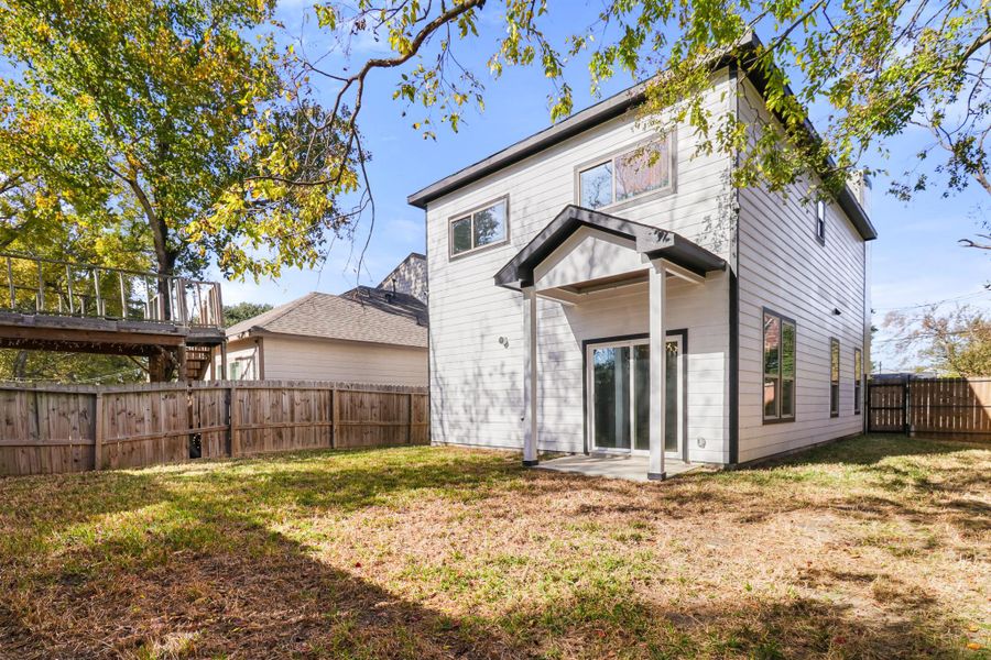 Exterior details and patio area of a home in , Houston (Image 20).