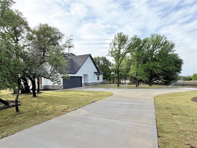 Front exterior of a new home in , Weatherford, TX, highlighting curb appeal (Image 27).