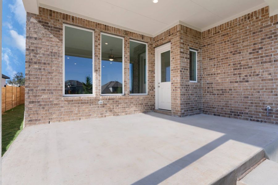 Exterior details and patio area of a home in Highland Village, Georgetown (Image 4).