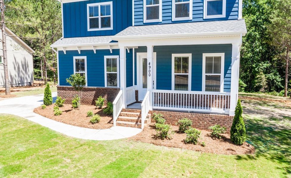 Representative exterior details of a home built from the Pinehurst by Greybrook Homes in Edmunds Farm, Clover (Image 4).