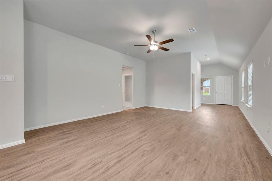 Spacious, unfurnished interior of a new home in Lane Ranch, Sanger (Image 27).