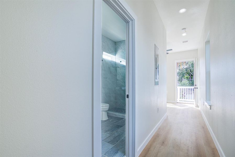 Spacious, unfurnished interior of a new home in , Galveston (Image 30).