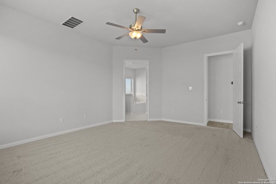 Spacious, unfurnished interior of a new home in Ladera, San Antonio (Image 23). Spacious, unfurnished interior of a new home in Ladera, San Antonio (Image 23).