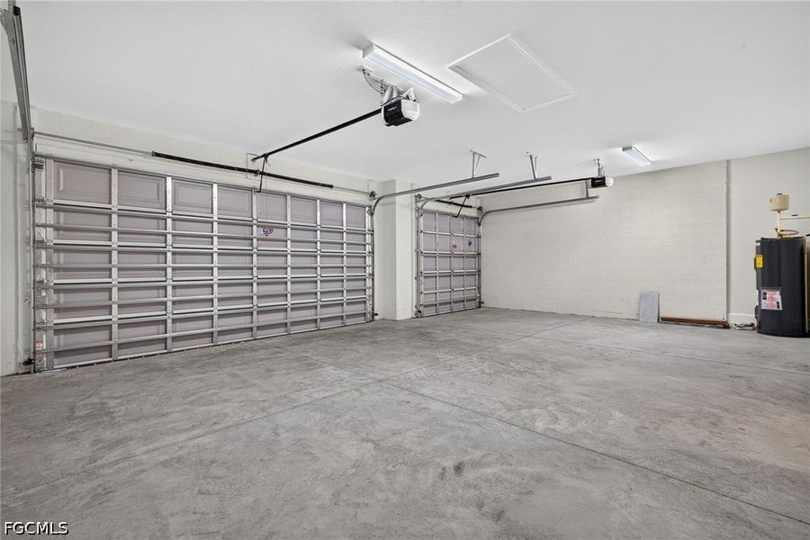 Spacious, unfurnished interior of a new home in Cape Coral, Cape Coral (Image 34). Spacious, unfurnished interior of a new home in Cape Coral, Cape Coral (Image 34).