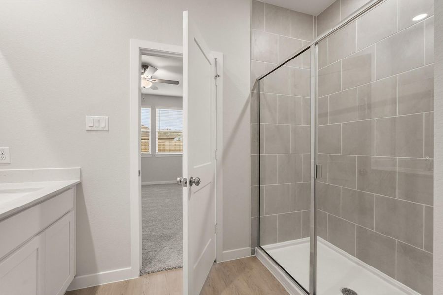 Furnished interior view inside a new home in Valor Park, Bay City (Image 11).