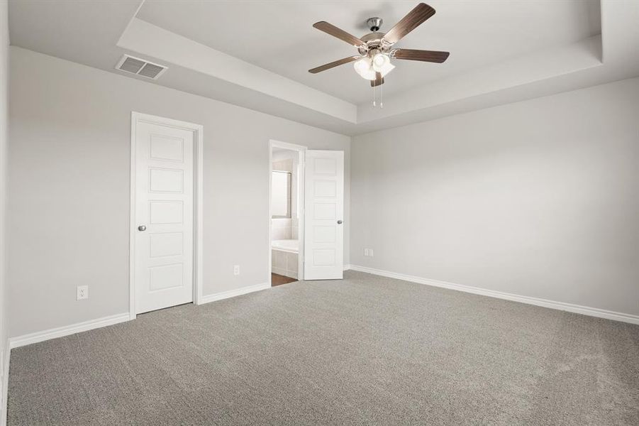 Spacious, unfurnished interior of a new home in Rocky Creek Crossing, Fort Worth (Image 34).