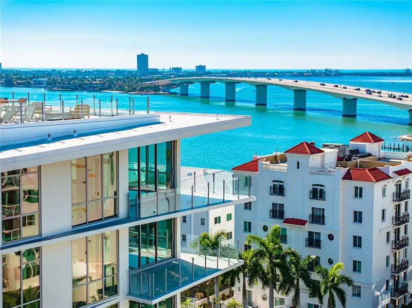 Condo located in Sarasota, FL showcasing its design and architecture (Image 3).