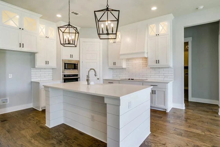 Representative furnished interior of a home built from the The Finley by Elmwood Custom Homes in Byrum Ranch, Maypearl (Image 44).