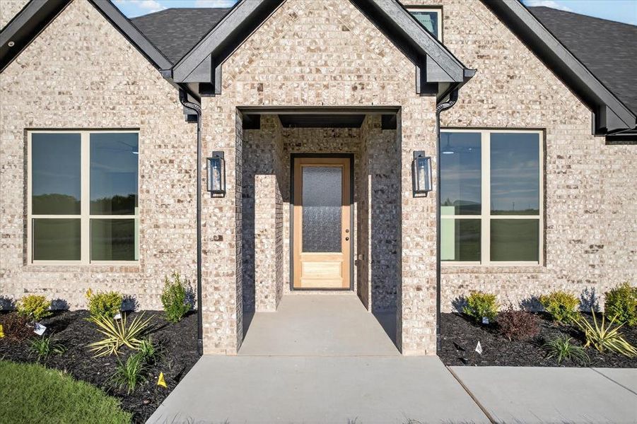 Exterior details and patio area of a home in , Celeste (Image 3).
