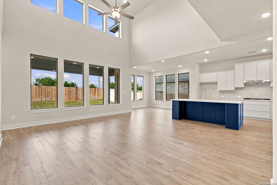 Spacious, unfurnished interior of a new home in Haby Hill 60s, San Antonio (Image 24).