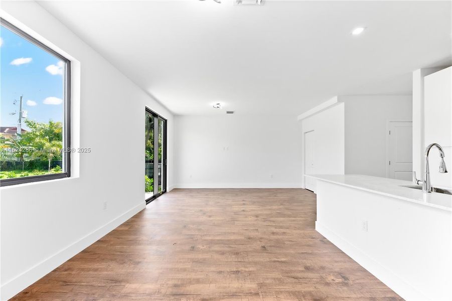 Spacious, unfurnished interior of a new home in , Florida City (Image 14).