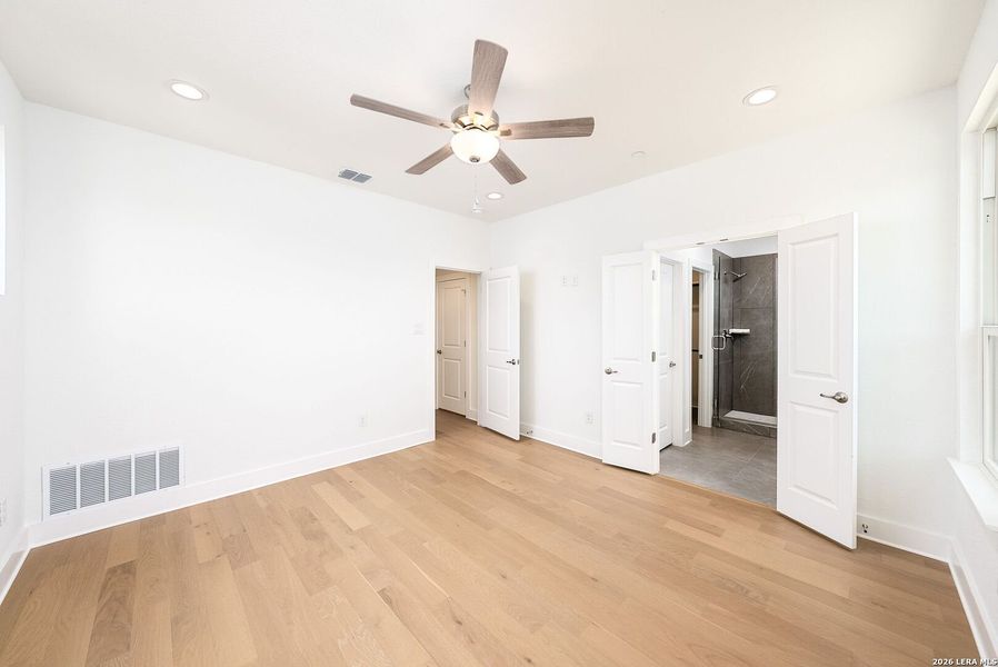 Spacious, unfurnished interior of a new home in Victoria Commons, San Antonio (Image 30).