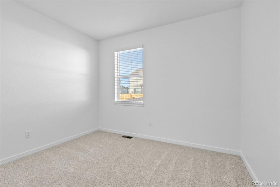 Spacious, unfurnished interior of a new home in Vantage, Berthoud (Image 31).