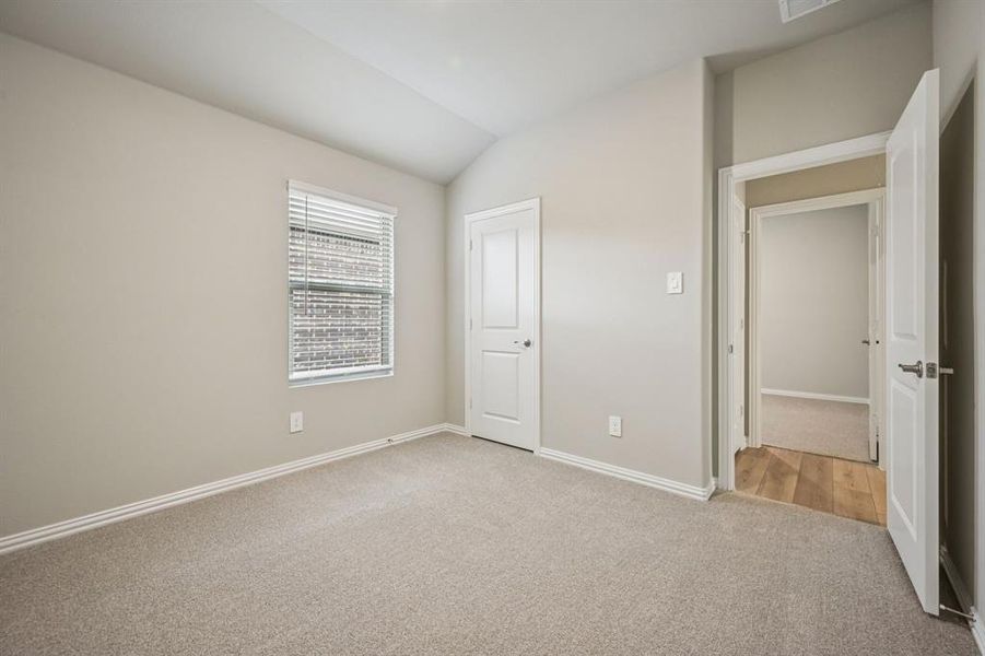 Spacious, unfurnished interior of a new home in Westmoor, Sherman (Image 20).
